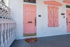 New Rose Retreat - Pool Parking