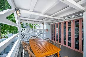 New Rose Retreat - Pool Parking