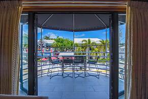 New The Green Pineapple - Balcony on Duval