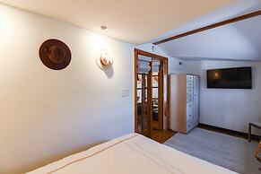 New The Green Pineapple - Balcony on Duval