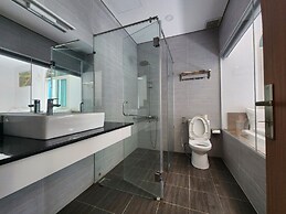 10 Bedroom Apartment 300m From The Sea