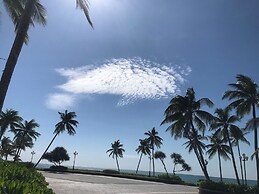 10 Bedroom Apartment 300m From The Sea