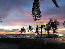 10 Bedroom Apartment 300m From The Sea