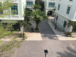 10 Bedroom Apartment 300m From The Sea