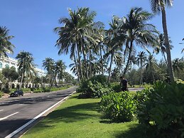 10 Bedroom Apartment 300m From The Sea