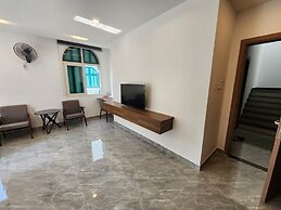 10 Bedroom Apartment 300m From The Sea