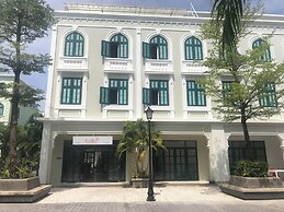 10 Bedroom Apartment 300m From The Sea