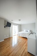 Newark Liberty Gem Brick House Apt 3