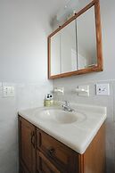 Newark Liberty Gem Brick House Apt 3