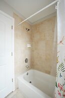 Newark Liberty Gem Brick House Apt 3