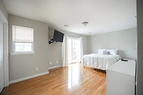 Newark Liberty Gem Brick House Apt 3