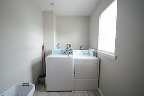 Newark Liberty Gem Brick House Apt 3