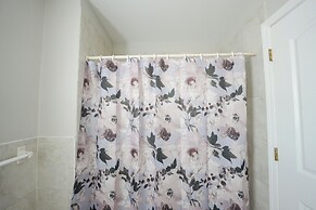 Newark Liberty Gem Brick House Apt 3