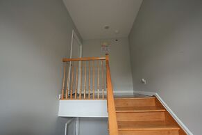Newark Liberty Gem Brick House Apt 3