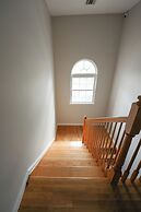 Newark Liberty Gem Brick House Apt 3