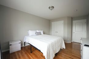 Newark Liberty Gem Brick House Apt 3