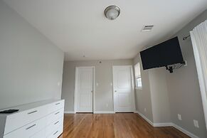 Newark Liberty Gem Brick House Apt 3