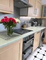 Spacious Apartment in Thornton Road L