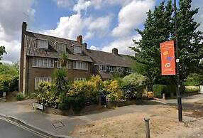Spacious Apartment in Thornton Road L
