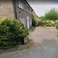 Spacious Apartment in Thornton Road L