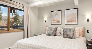 Aspen 2 Bedroom Condo at the Base of Aspen Mountain, Next to Lift 1A