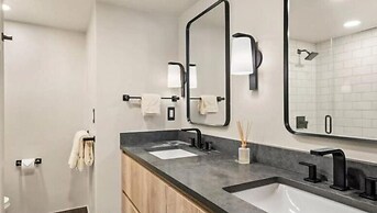 Aspen 2 Bedroom Condo at the Base of Aspen Mountain, Next to Lift 1A