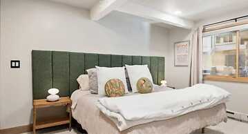 Aspen 2 Bedroom Condo at the Base of Aspen Mountain, Next to Lift 1A