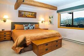 Aspen 3 Bedroom Condo at the Base of Aspen Mountain, Next to Lift 1A