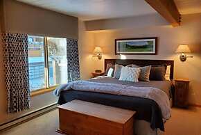 Aspen 3 Bedroom Condo at the Base of Aspen Mountain, Next to Lift 1A