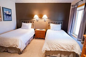 Aspen 3 Bedroom Condo at the Base of Aspen Mountain, Next to Lift 1A