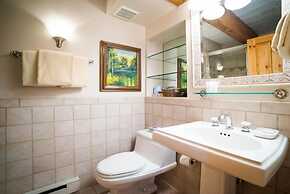 Aspen 3 Bedroom Condo at the Base of Aspen Mountain, Next to Lift 1A