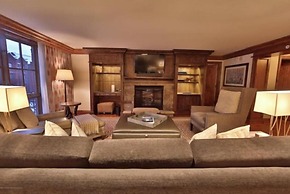 St Regis Residence Club 3 Bedroom - Heart of Downtown Aspen!