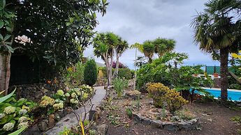 Oasis Hill Botanical Garden