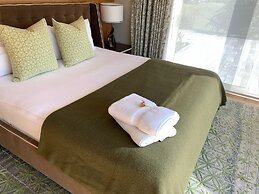 Te Whaanga Retreat & Spa Lodge & Canvastown Luxury Glamping Tents