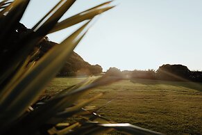 Te Whaanga Retreat & Spa Lodge & Canvastown Luxury Glamping Tents