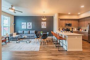 KLVG - V on Broadway