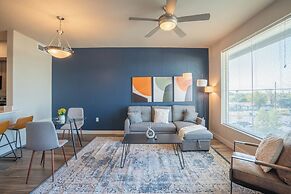 KLVG - V on Broadway