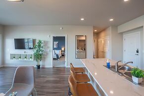 KLVG - V on Broadway