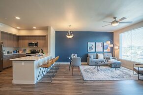 KLVG - V on Broadway