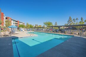 KLVG - V on Broadway