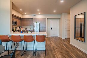 KLVG - V on Broadway