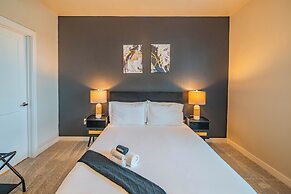 KLVG - V on Broadway