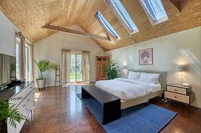 Spacious 5-br 4-bath Pool in East Hamptons