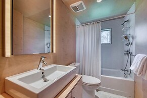 Spacious 5-br 4-bath Pool in East Hamptons