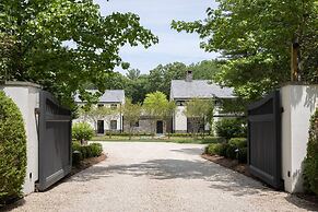Luxurious 8 Bedroom Retreat With Pool East Hampton