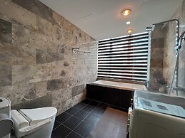 NINE HOUSING 535 Kim Ma