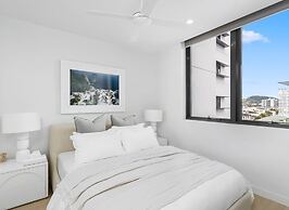 Luxury Palm Beach 1 BDR in The Village