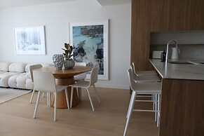 Luxury Palm Beach 1 BDR in The Village