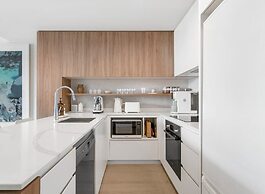 Luxury Palm Beach 1 BDR in The Village