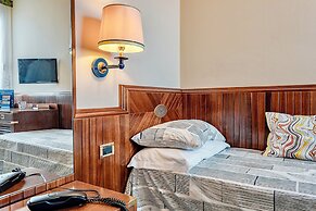 Hotel in Cecina just 100 mt from the sea